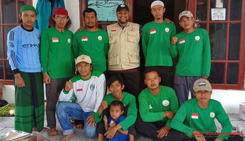 Tim Relawan HILMI-FPI dari Cirebon, Majalengka, Indramayu, Kuningan, Tegal dan Bekasi berhasil membangun rumah korban angin puting beliung di Panguragan-Cirebon