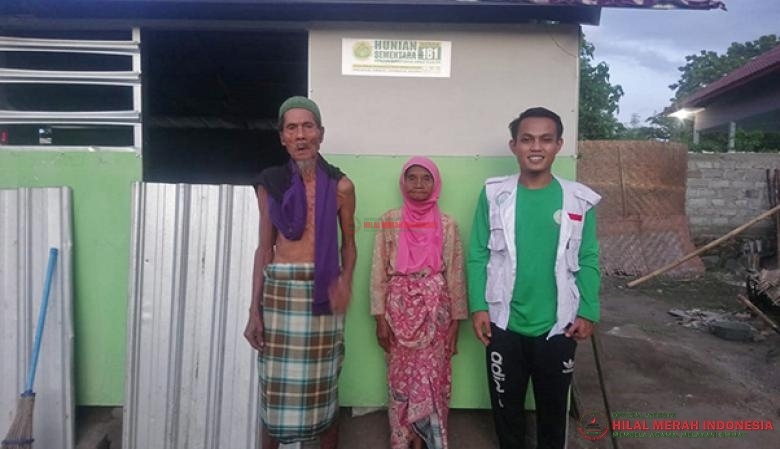 Serah-terima Hunian Sementara kepada warga yang menjadi target bantuan HILMI-FPI NTB