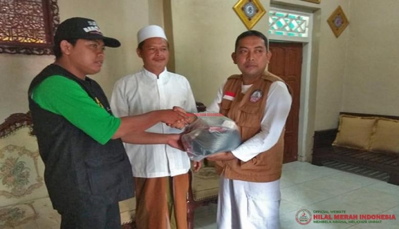 DPW HILMI-FPI Kota Tasikmalaya menyalurkan bantuan 20 paket sembako kepada warga Rancah dan Rajadesa, Ciamis-Jawa Barat