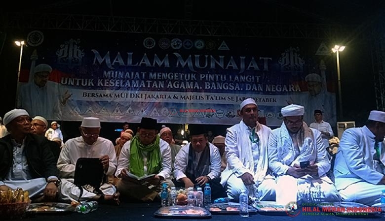 Suasana Malam Munajat 212 dihadiri oleh para habaib, alim ulama serta para tokoh muslim se-Indonesia
