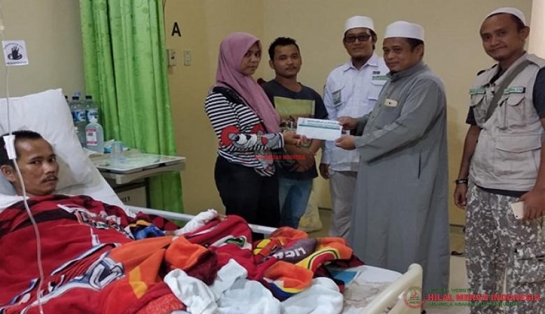 Penyerahan donasi diberikan secara langsung oleh Ketua DPC FPI Cikarang Utara, Ustadz Rudy woter SAG yang didampingi oleh Ustad Rama, Bendahara DPC serta Bang Nurul selaku Wakabid Hisbah DPRa Waluya
