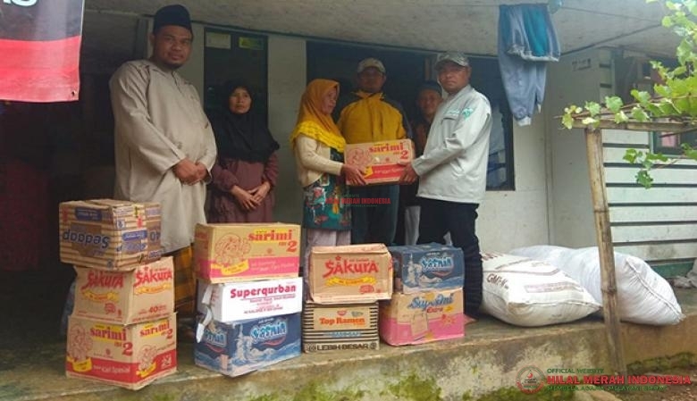 HILMI-FPI Garut menyalurkan bantuan kepada korban bencana alam untuk korban banjir dan kebakaran