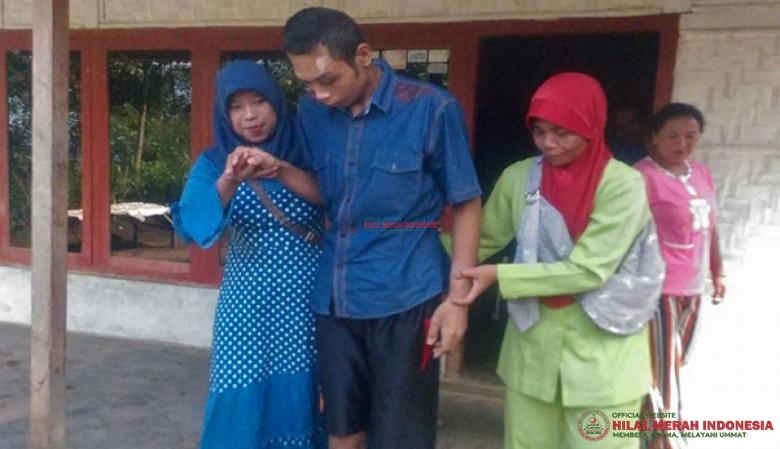 Kondisi fisik Aji berangsur-angsur terus membaik, bahkan Aji kini sudah bisa berjalan tanpa memakai kursi roda