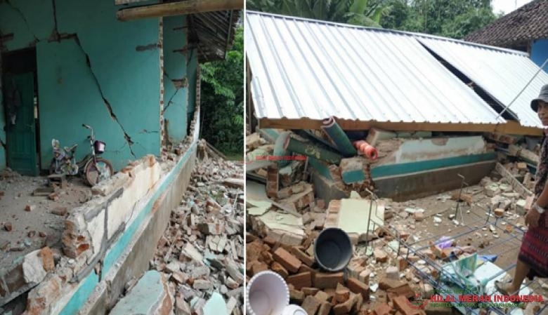 Ini salah satu rumah warga di Lombok yang roboh akibat guncangan gempa berkekuatan 5,8 SR di Lombok Timur