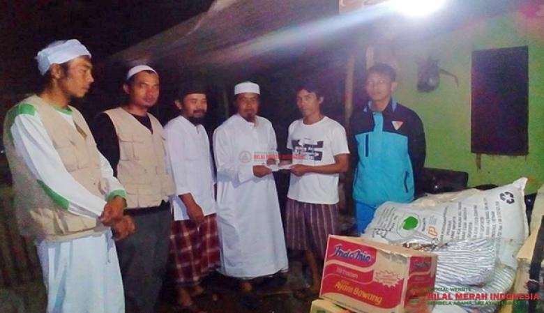 DPW HILMI-FPI Kabupaten Sukabumi bersama DPC FPI Nyalindung menyalurkan logistik ke Kampung Babakan Bandung, Desa Wangunreja, Kecamatan Nyalindung-Sukabumi