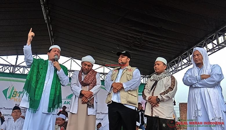 Dari kiri ke ke kanan : Imam FPI Banten Buya Qurthubi Jaelani, Ketua DPW FPi Cibaliung Mama H. Ujang, Ketua DPP HILMI Habib Ali Husein Al Hamid, Ketua DPD HILMI Ustad Hambali dan Ketua DPD FPI Banten KH> Fakhrurozi