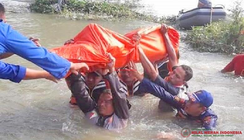 Korban tewas akibat terseret arus sungai Lamong di Kabupaten Gresik, Jawa Timur