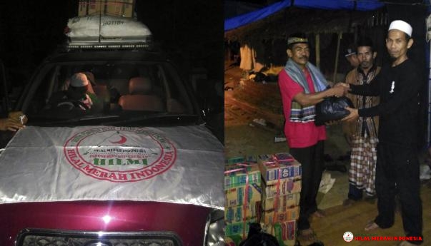 Penyerahan bantuan diserahkan langsung oleh Ketua HILMI Banten, Ustadz Misbah (kanan)
