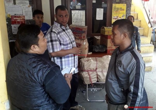 Ketua DPP HILMI, Habib Ali Al Hamid memimpin langsung proses penyaluran bantuan bagi warga korban kebakaran di Tanah Rendah, Kebon Pala , Jakarta Timur.