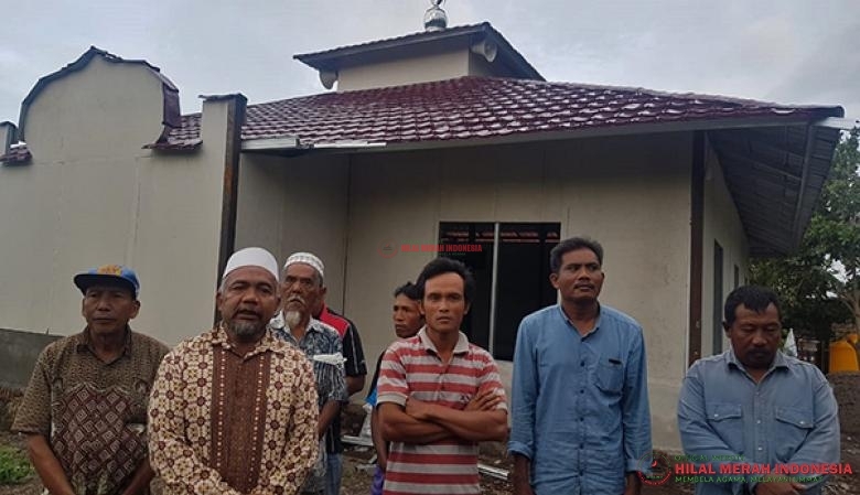 Para pengurus Masjid Rhaudatul Jannah beserta warga Dusun Sambi Elen mengucapkan rasak terima kasih atas berdirinya sarana ibadah tersebut