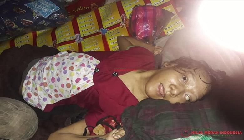 Munceng (36) wanita malang yang mengalami kelumpuhan sejak kecil.