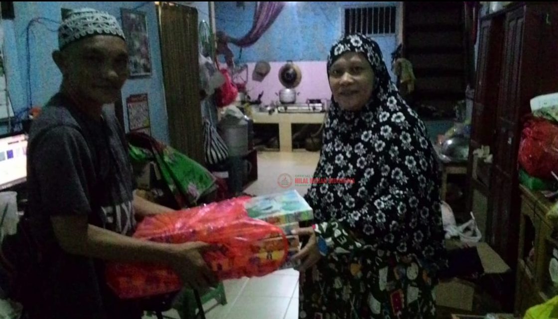 DPD FPI Kaltim Serahkan Bantuan 20 Meja ke Rumah Qur'an