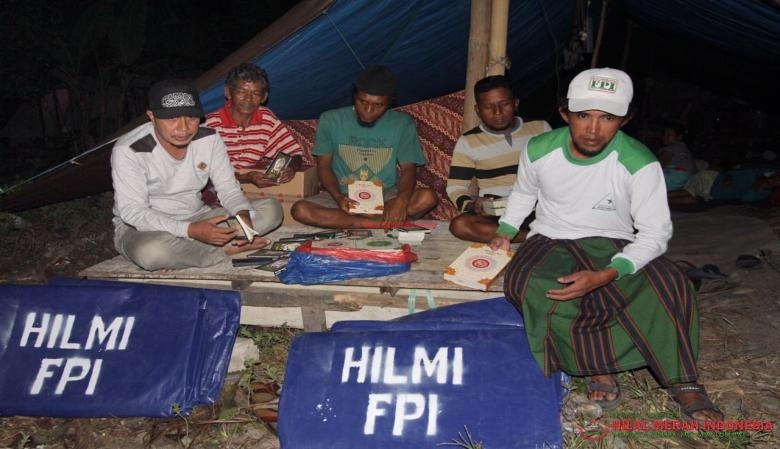 Ustad Mahmud Sekda DPD FPI Turun langsung sebagai Tim Gerak Malam dalam menangani pelayanan bantuan ke titik tepat tepat sasaran (23/10/2018) malam.