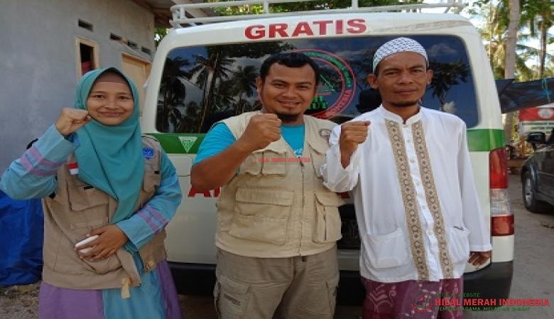 Dari Kiri ke kanan ( Kak Yana Rahma, Kak Yudha dan Ustadz Khamzah)