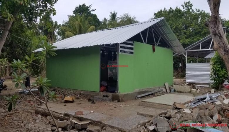 Pondok sarana belajar-mengajar TPQ Al-Fatih yang juga menjadi tempat bernaung anak-anak yatim-piatu di dusun Cupek-desa Segar Penjalin, Kec. Tanjung-Lombok Utara, sudah bisa dipergunakan