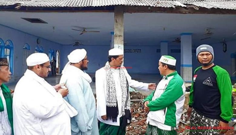 Kunjungan Imam FPI DKI Jakarta, Al Habib Mukhsin bin Zein Alatas ke wilayah terdampak tsunami disambut oleh Imam FPI Banten, KH. Buya Qurthubi Jaelan