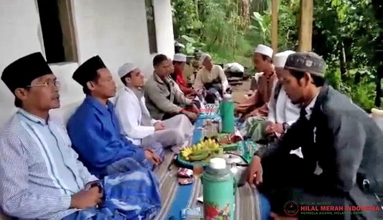 Suasana tasyakuran rumah milik Pak Bebed.