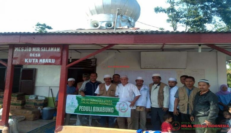 Ketua Tanfidzi DPD FPI Sumatera Utara, Sayyid Hud Alattas bersama ,teman, dan keluarga beserta masyarakat masjid Nursalamah Desa Kuta Mbaru.