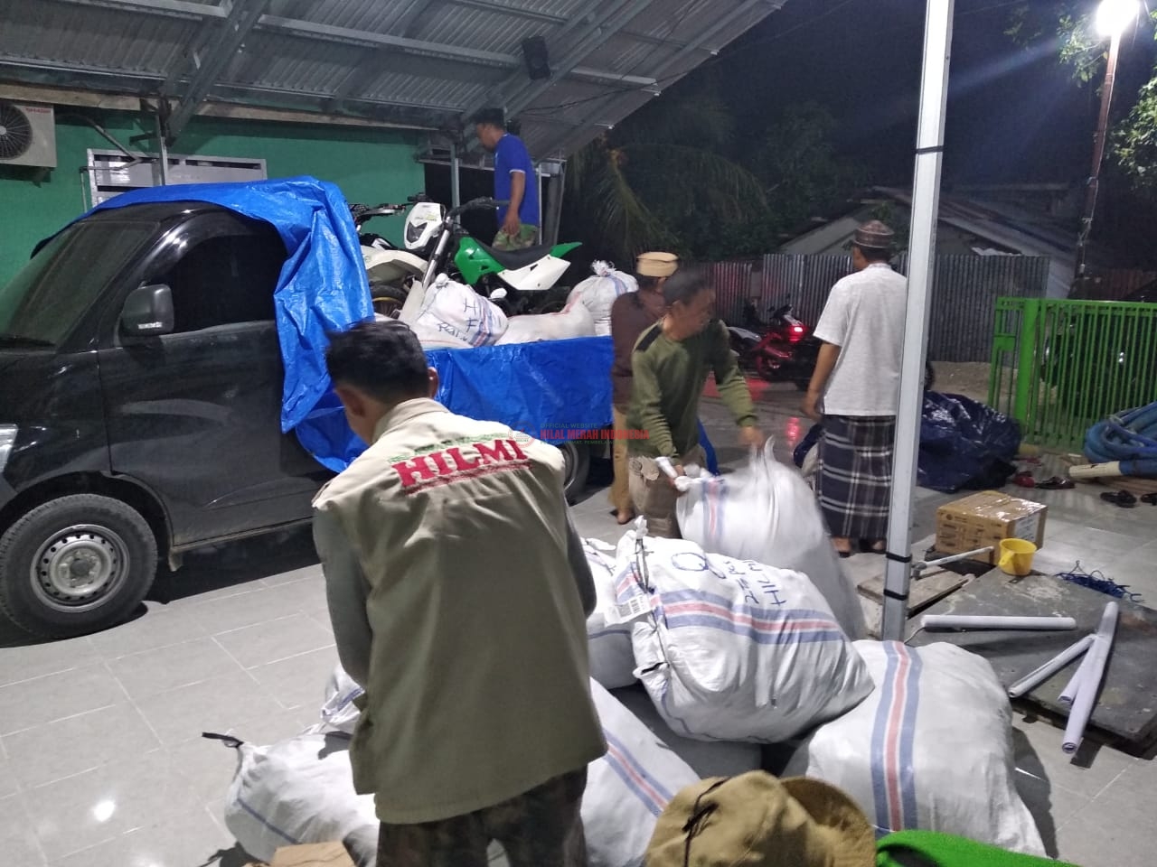 21 Relawan HILMI-FPI Sulteng Bantu Korban Banjir Luwuk Banggai