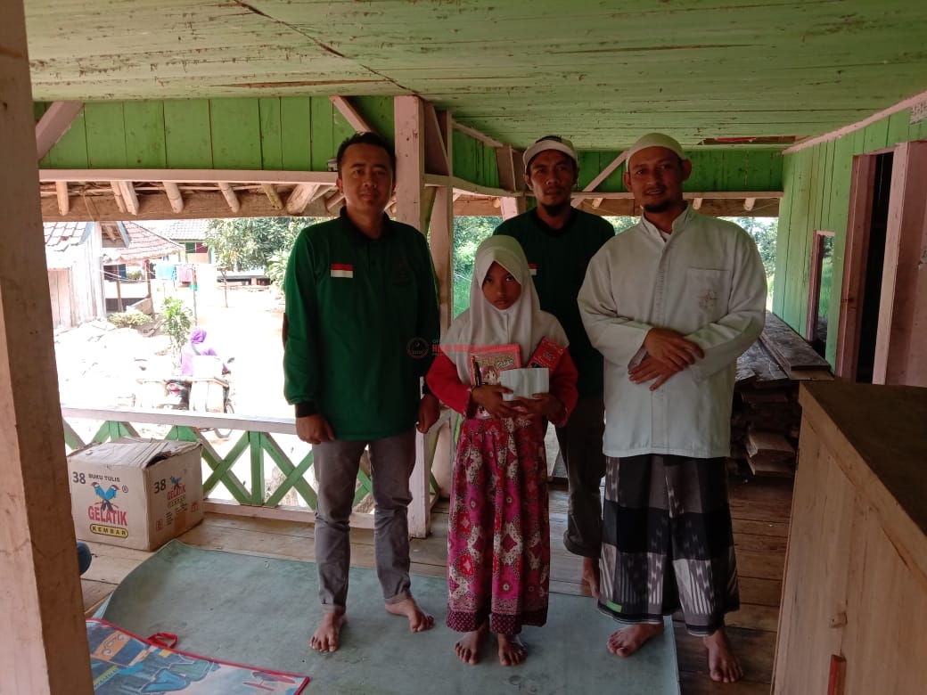 HILMI-FPI Sukabumi Salurkan 500 Buku dan Alat Tulis Untuk Anak Yatim dan Dhuafa