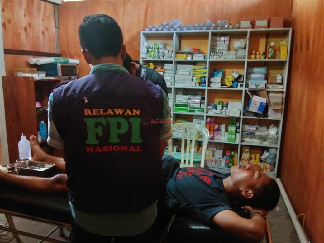 Prosesi Khitanan Sang Mualaf oleh FPI Poso dan Anak Rumah Khitan