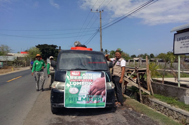 Lahan Tandus di Lombok Utara, HILMI-FPI NTB Kirim 4.400 Liter Air Bersih