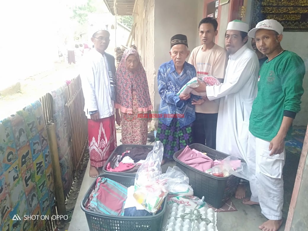 Dua Rumah Lansia Hangus Terbakar, HILMI FPI Sumbang Pakaian serta Sembako