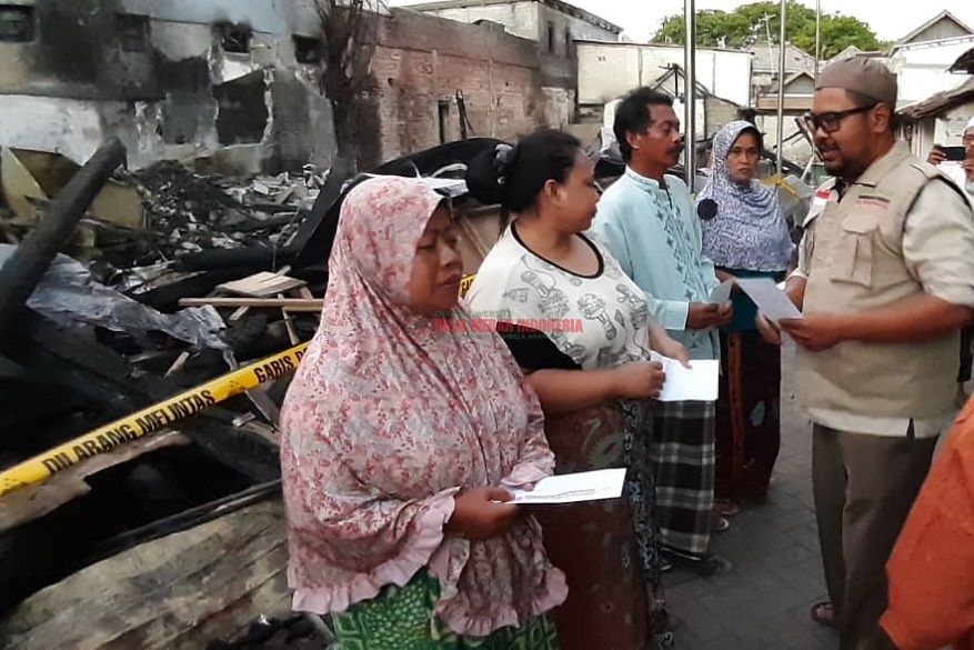 Kebakaran GRESIK Juga Menghanguskan Gudang Haul, HILMI FPI Datang Membantu