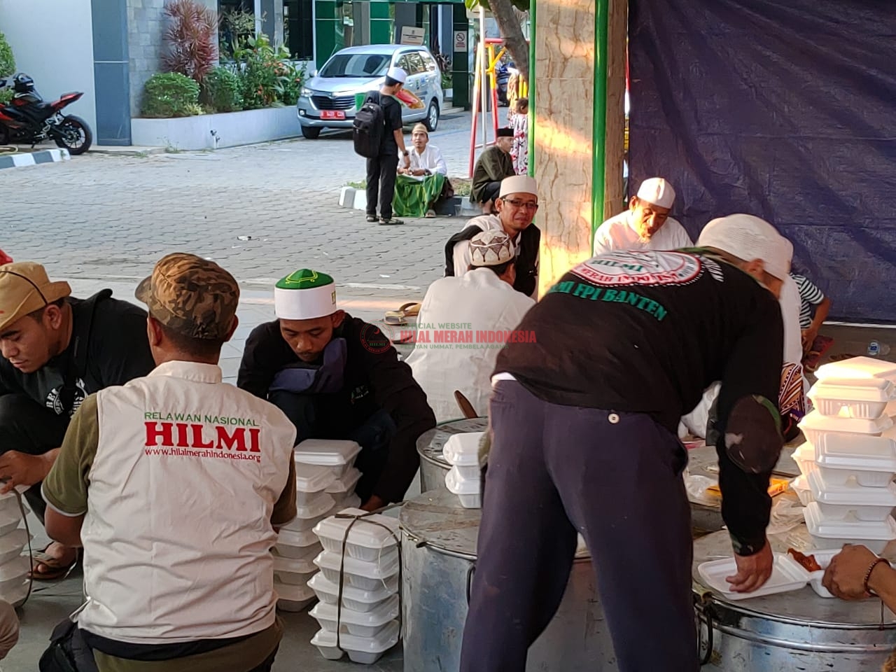 Semarak Milad Front Santri Indonesia Ke-2, HILMI Bagikan Nasi Kebuli Gratis