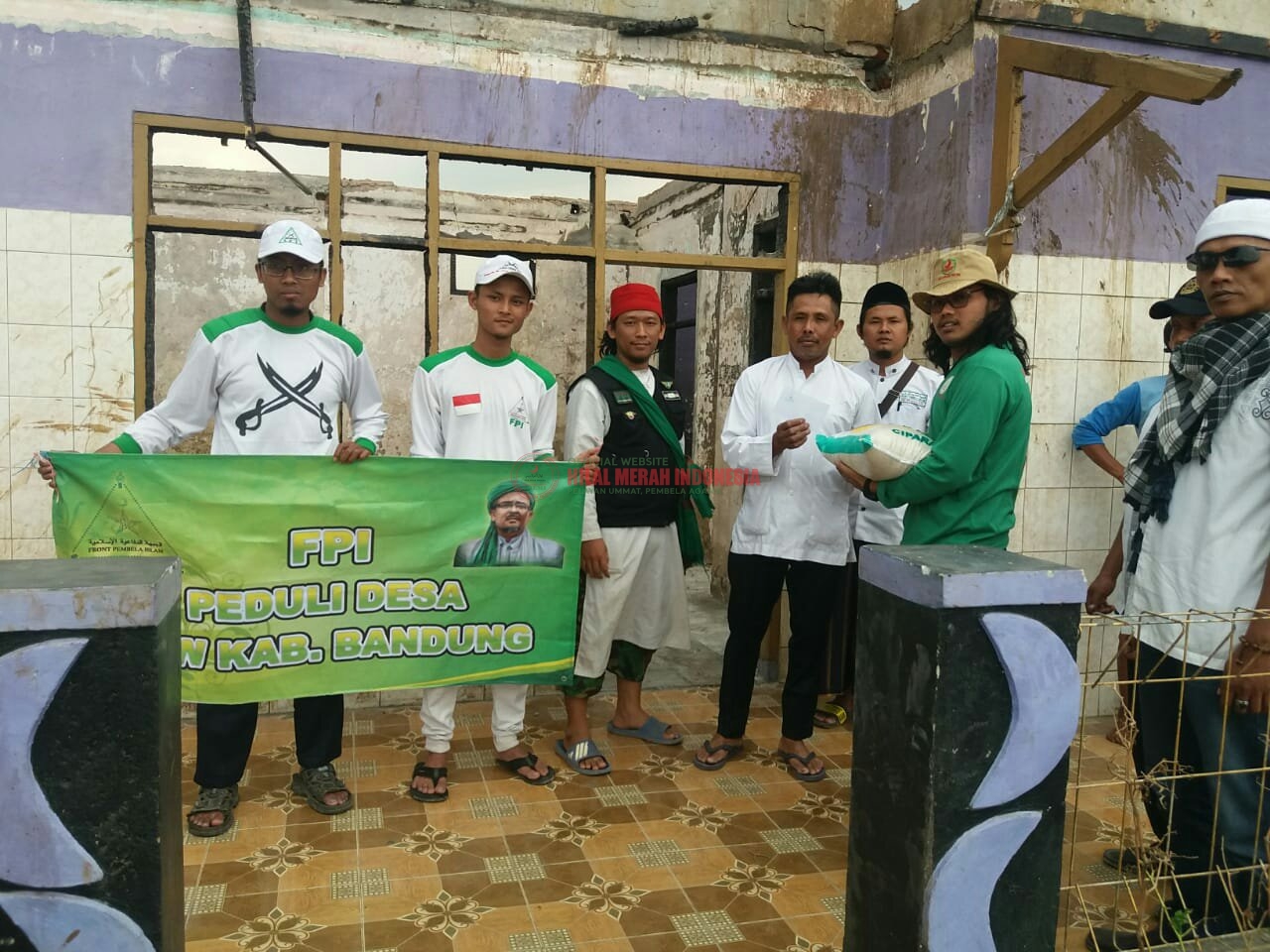 Kebakaran dan Kemarau Landa Desa Biru, HILMI-FPI Kembali Salurkan Bantuan
