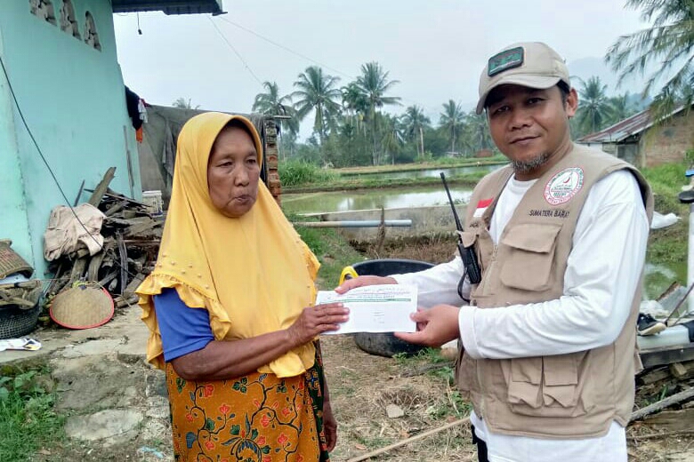Puluhan Rumah Di Payakumbuh Diterjang Badai, HILMI-FPI SUMBAR Datang Membantu