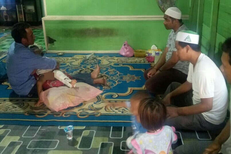 Alami Patah Tulang, Balita Ini Dibawa FPI Muara Kintap Untuk Pengobatan Herbalis