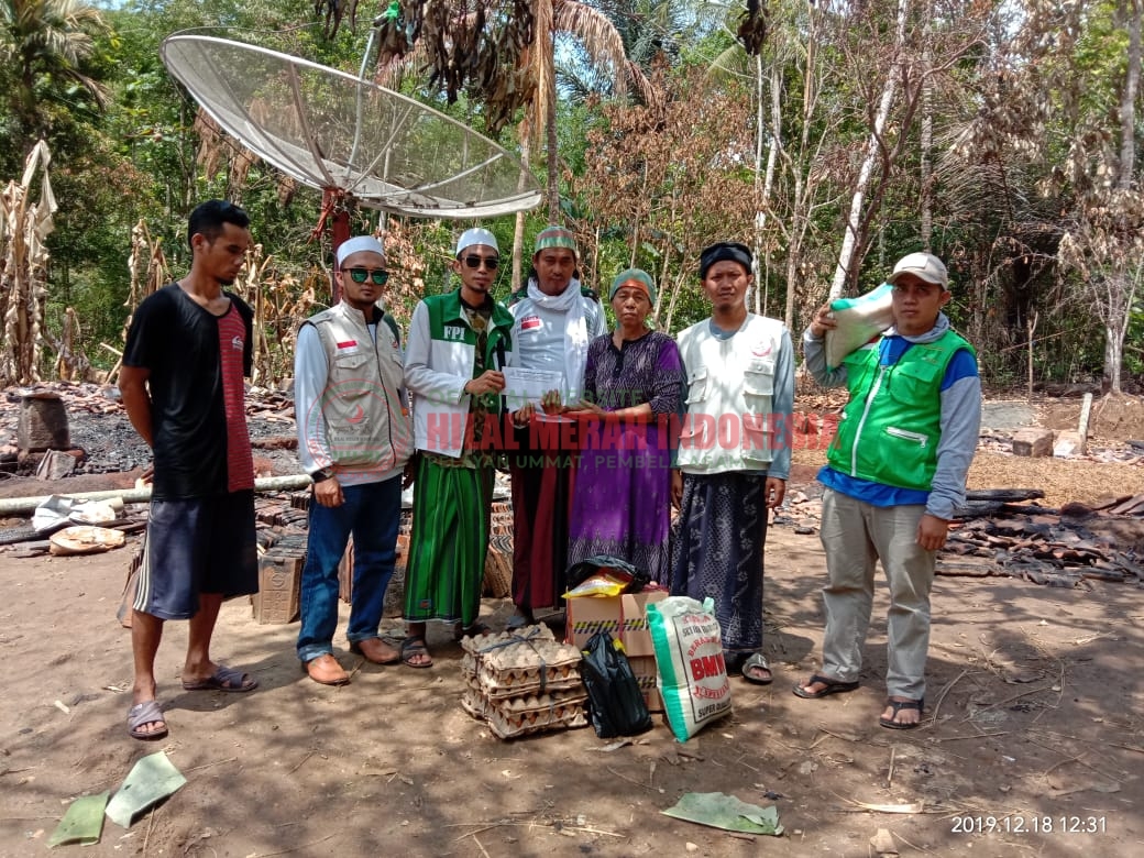 HILMI-DPW FPI Cibalung menyalurkan Bantuan Untuk Korban Kebakaran Pandeglang