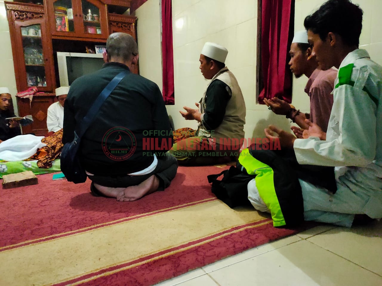 Kelurahan Kademangan Longsor, HILMI FPI Tangsel Salurkan Bantuan