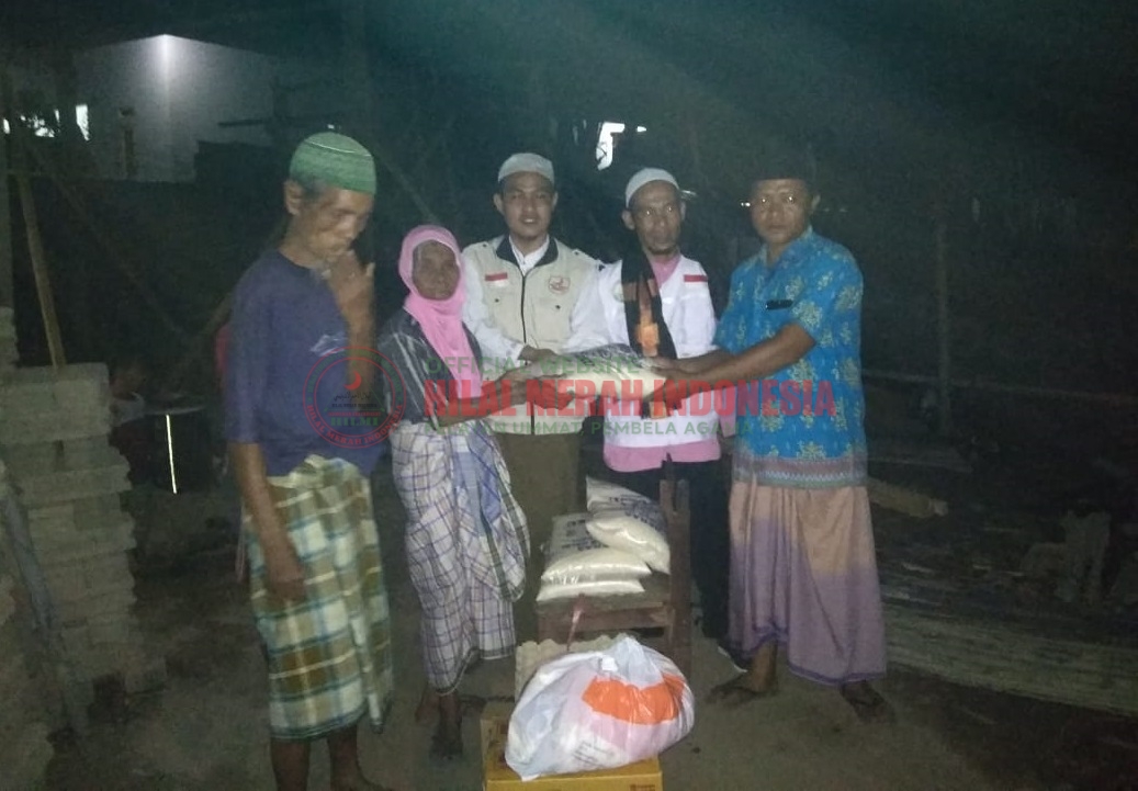 Rumah Muallaf Terbakar, HILMI-FPI NTB Salurkan Bantuan