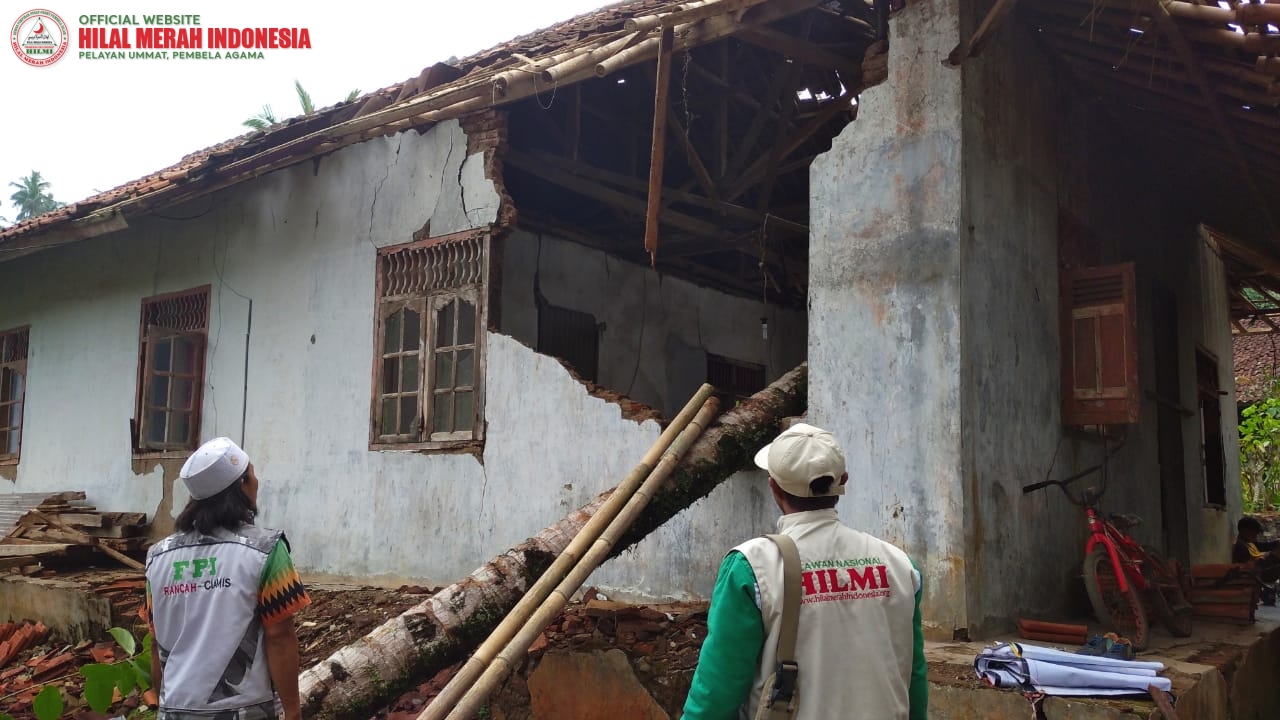 HILMI FPI Renovasi Rumah Korban Angin Puting Beliung di Ciamis