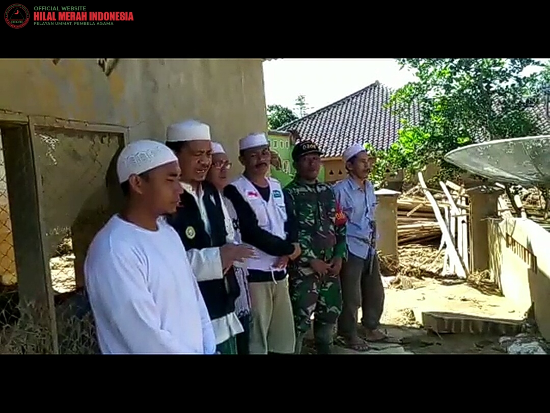 Bersama TNI dan Warga, FPI Bangun Kembali Jembatan Terputus di Lebak, Banten