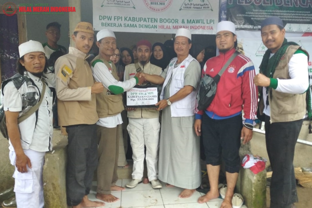 HILMI-FPI Salurkan Amanat Warga Ciamis ke Korban Bencana Bogor