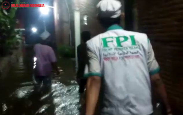 Banjir Rendam Tiga Kecamatan di Tegal, FPI Turun Bantu Warga