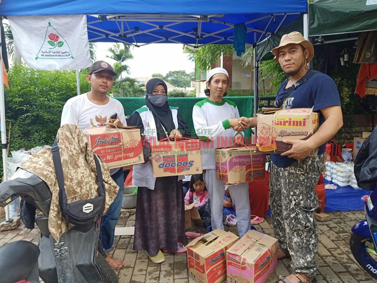 Pendistribusian Ribuan Roti ke Beberapa Wilayah Jakarta oleh HILMI-FPI