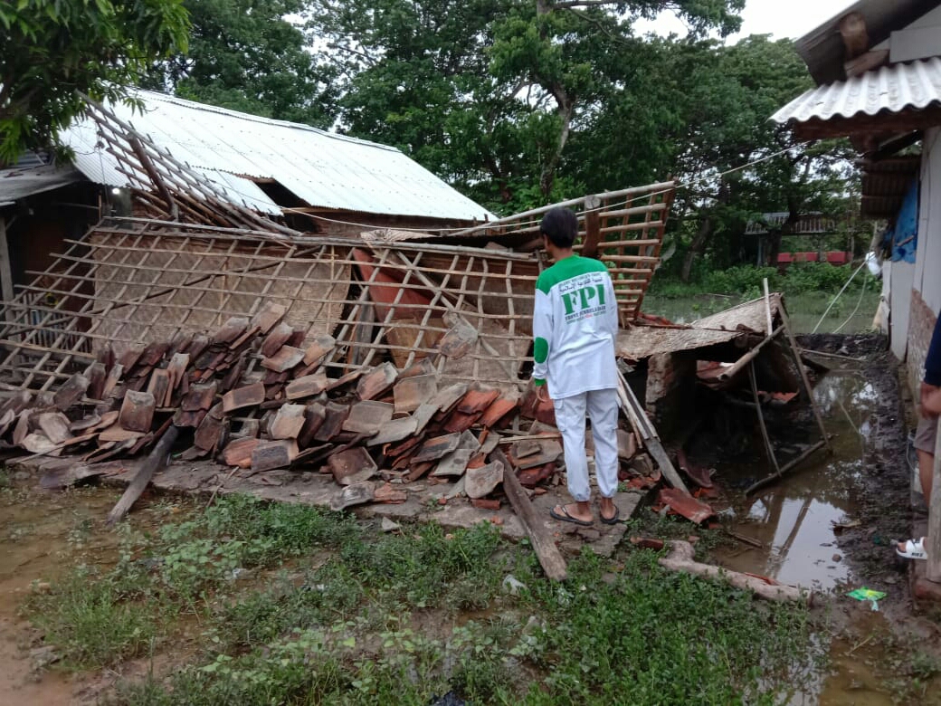 HILMI FPI Mendirikan Kembali Rumah Janda Tua Tunanetra Yang Roboh