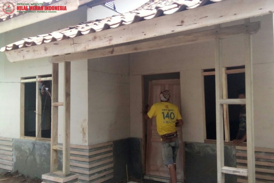 HILMI FPI Tasikmalaya Bedah Rumah Seorang Warga Kp Cicau Menjadi Semi Permanent