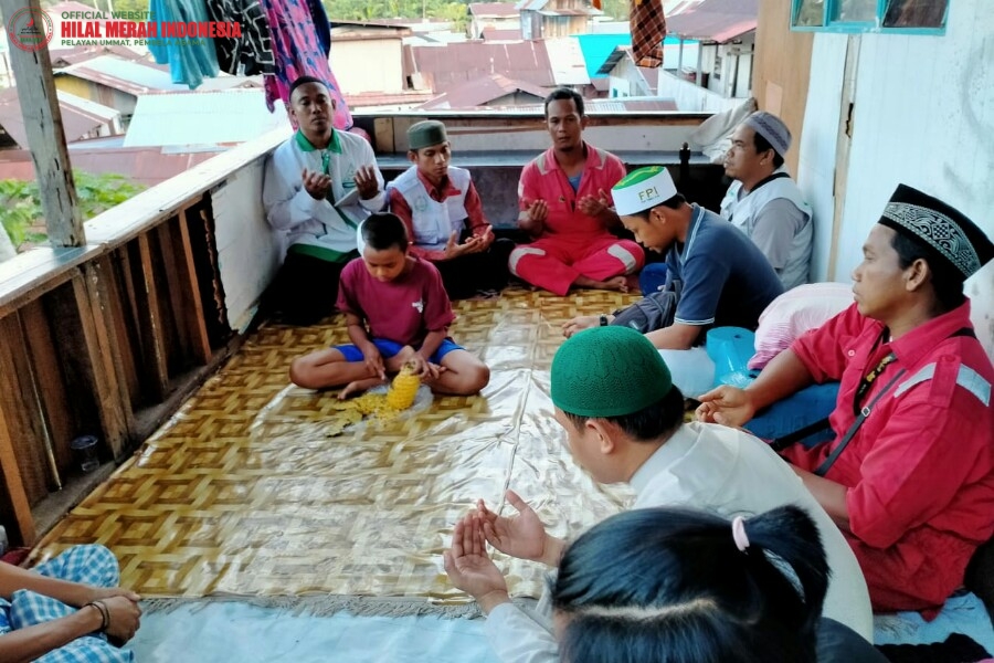 FPI Muara Badak Santuni Korban Kecelakaan Yang Alami Trauma Otak