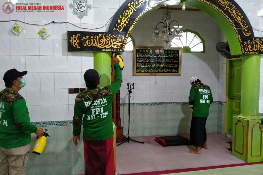 HILMI FPI Kalimantan Timur Semprot Disinfektan Pondok Pesantren dan Majelis Ta'lim
