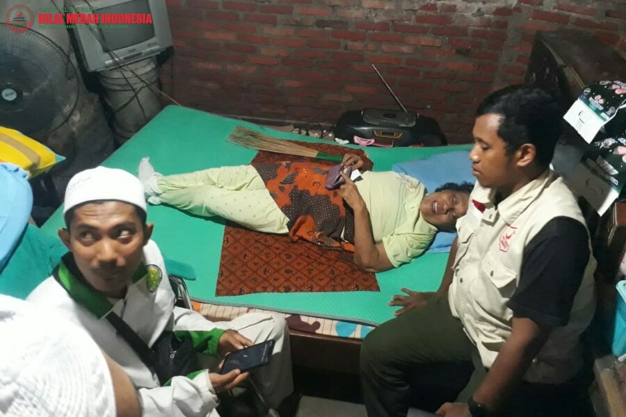 Melalui HILMI Center, Relawan dan Laskar FPI Bantu Korban Banjir di Jakarta