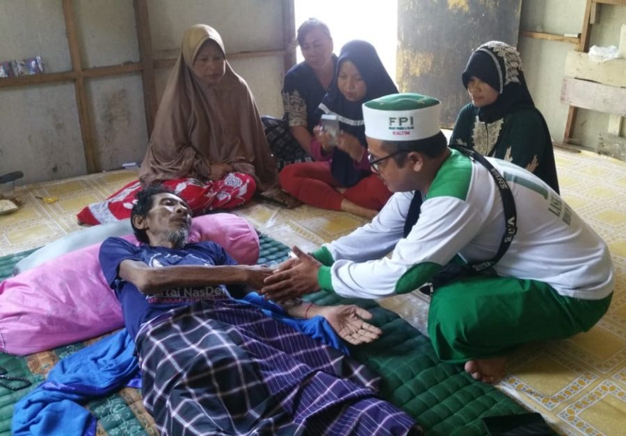 Ditengah Wabah Covid-19, FPI Kalimantan Timur Berikan Bantuan Untuk Pengidap TB Paru Akut