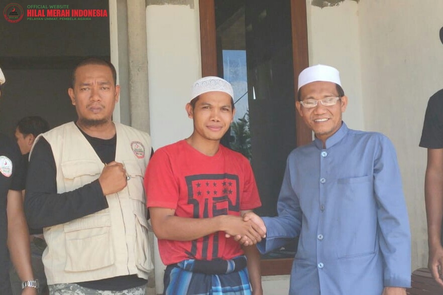 DPD HILMI FPI KAL-BAR Sampaikan Donasi ke Pesantren dan Panti Asuhan