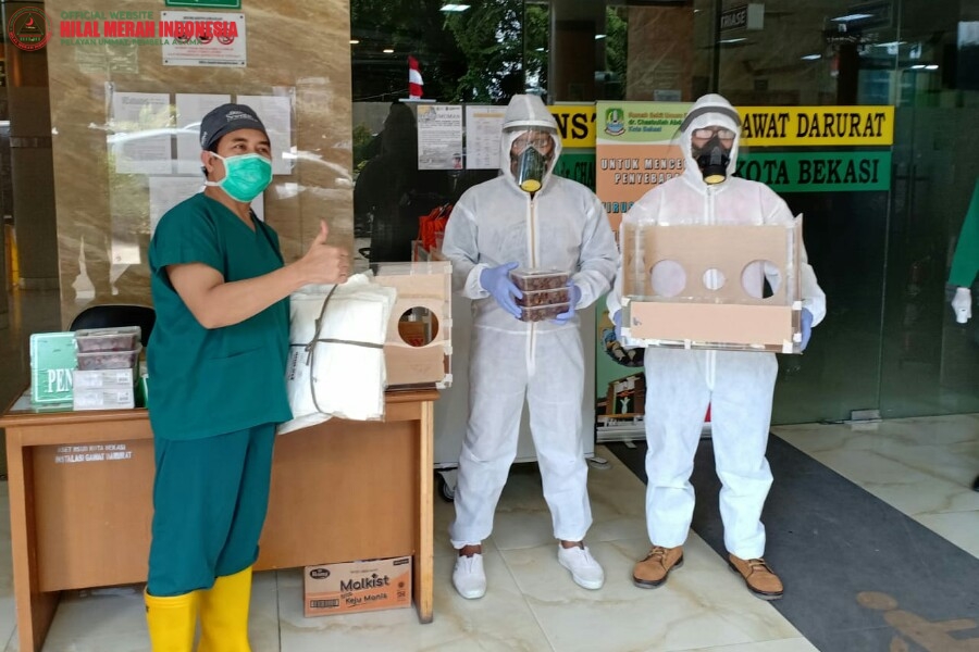 Salurkan APD untuk Tim Medis, HILMI FPI Sasar RSUD Kota Bekasi