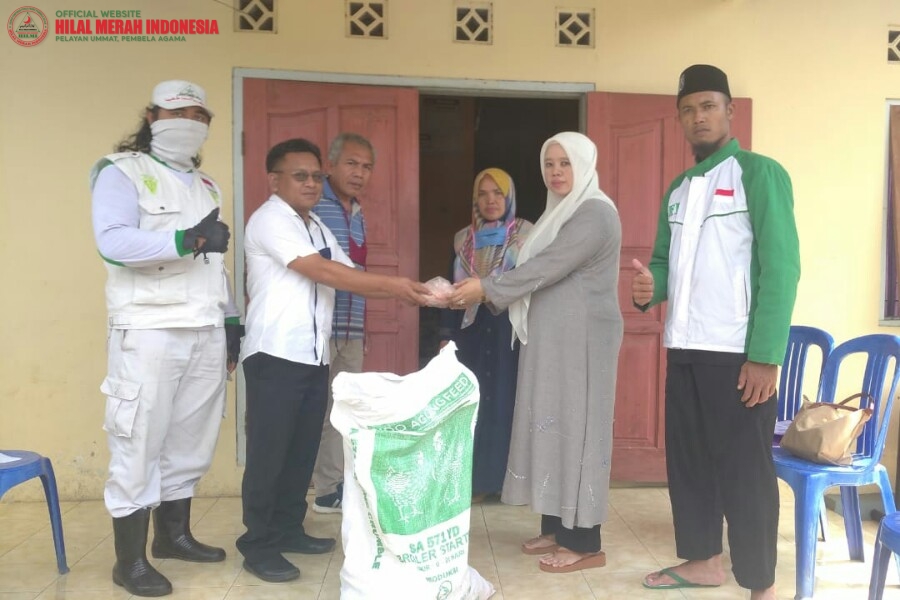 1.238 Paket Daging Ayam Milik CV Tanjungmulya Telah Disalurkan FPI Ciamis