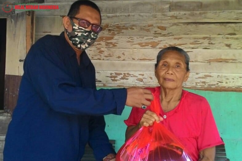 Walikota Pontianak dan Komunitas Purwacitra Bagikan Sembako Melalui HILMI FPI Kalbar
